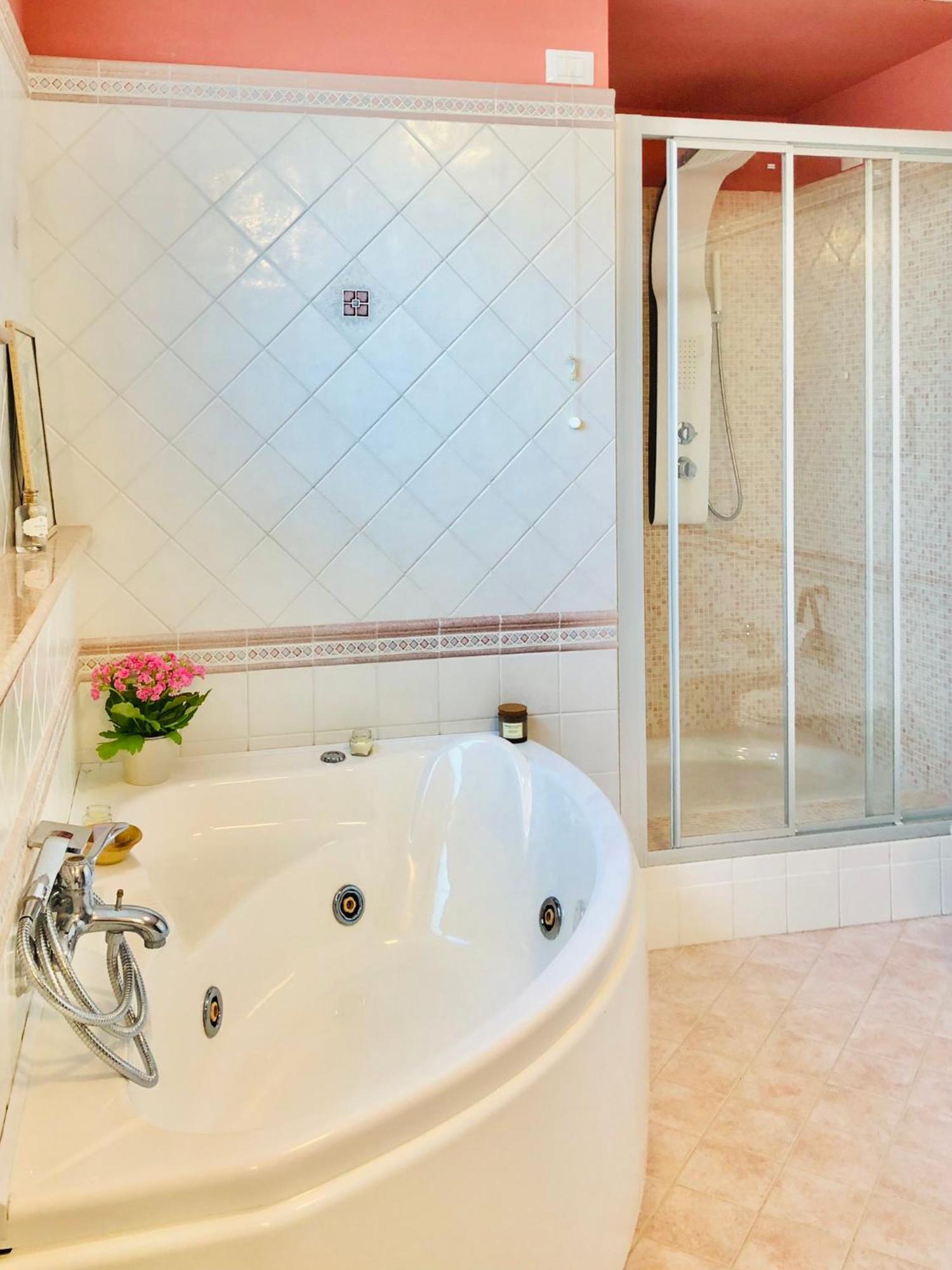 Montesilvano Marina Blue Apricot Apartment Con Jacuzzi מראה חיצוני תמונה