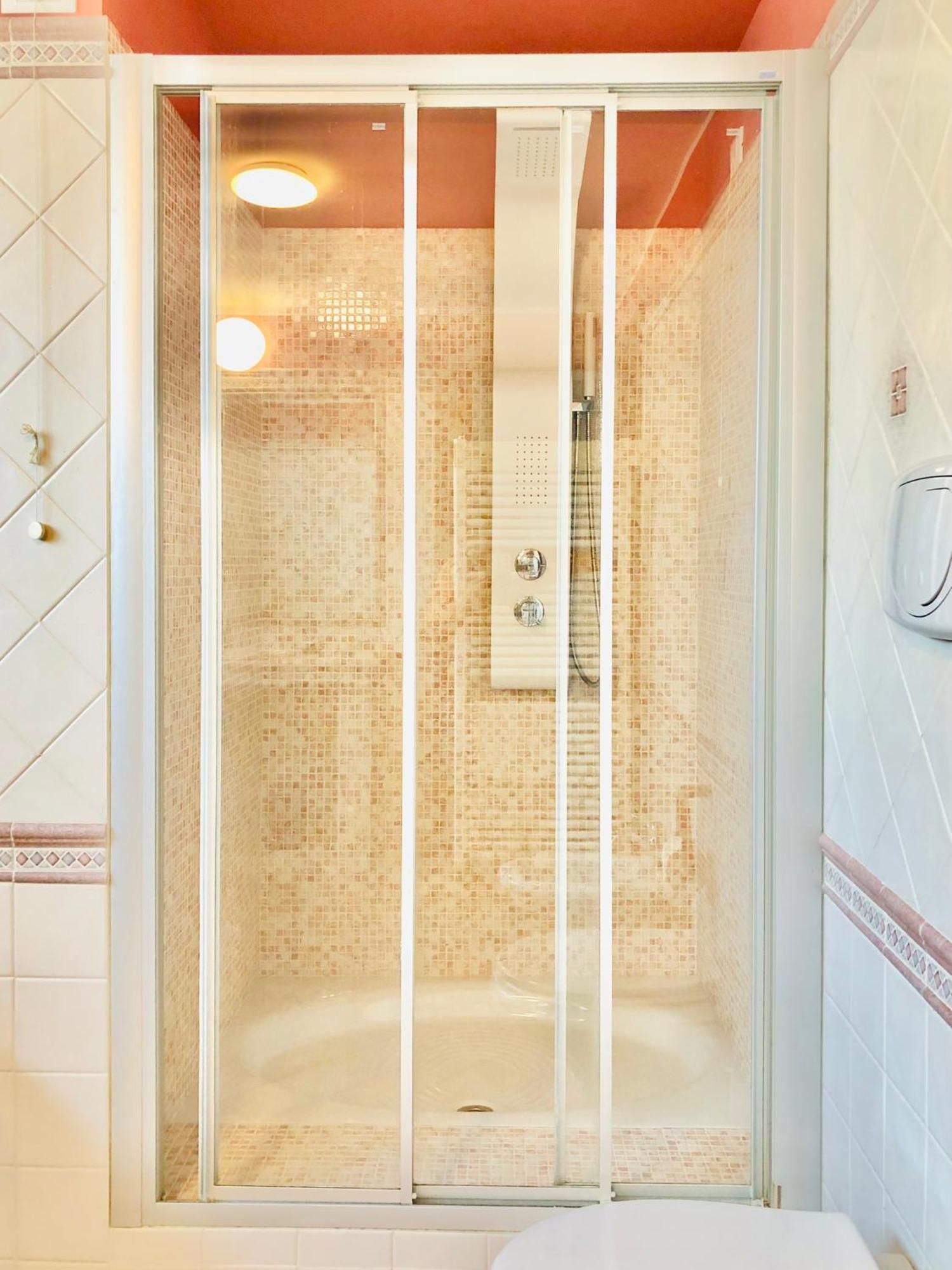 Montesilvano Marina Blue Apricot Apartment Con Jacuzzi מראה חיצוני תמונה